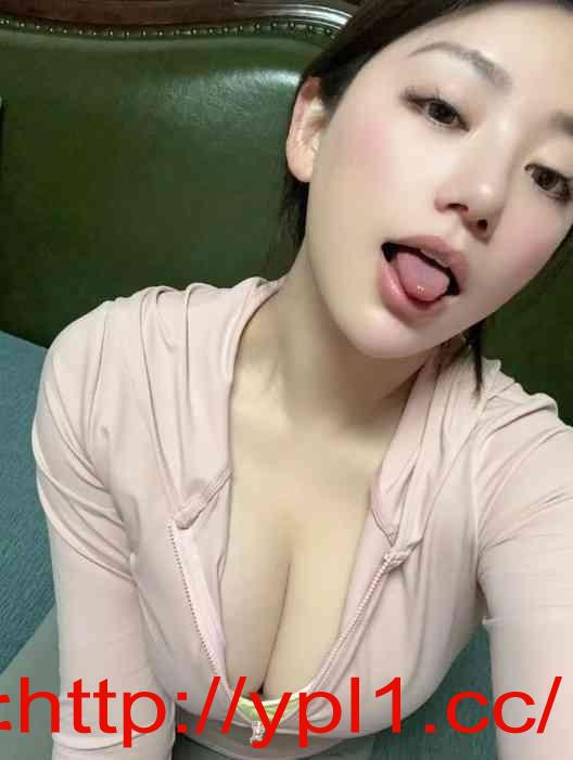 非常诱惑的小姐姐。