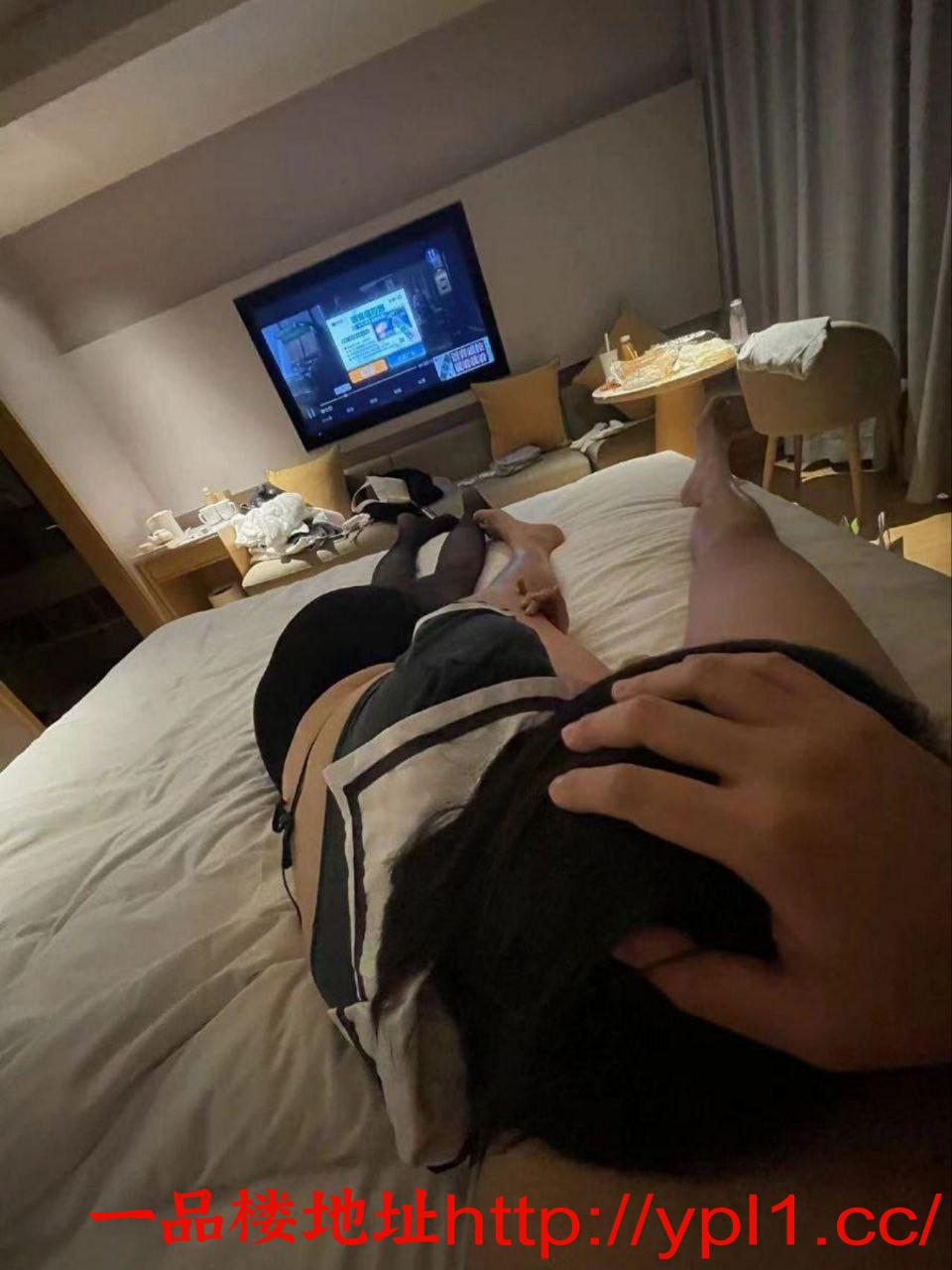 瑜伽老师小区公寓上课