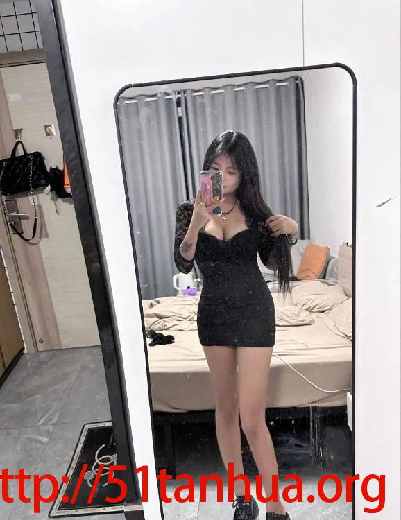 南开童颜大胸嫩妹