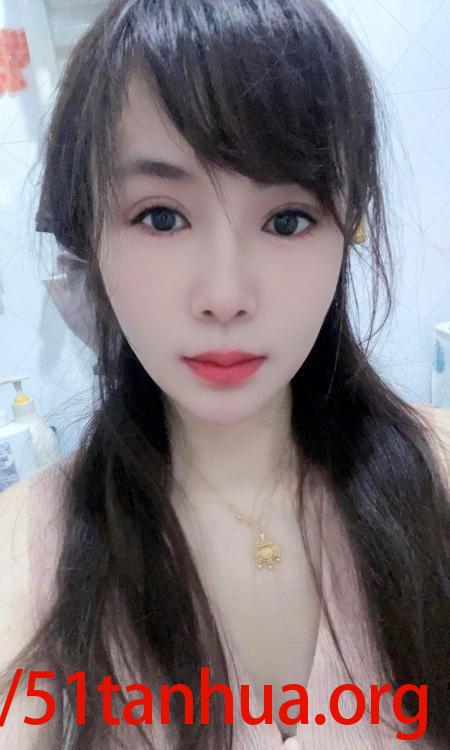 大眼酥胸萌妹纸泄火