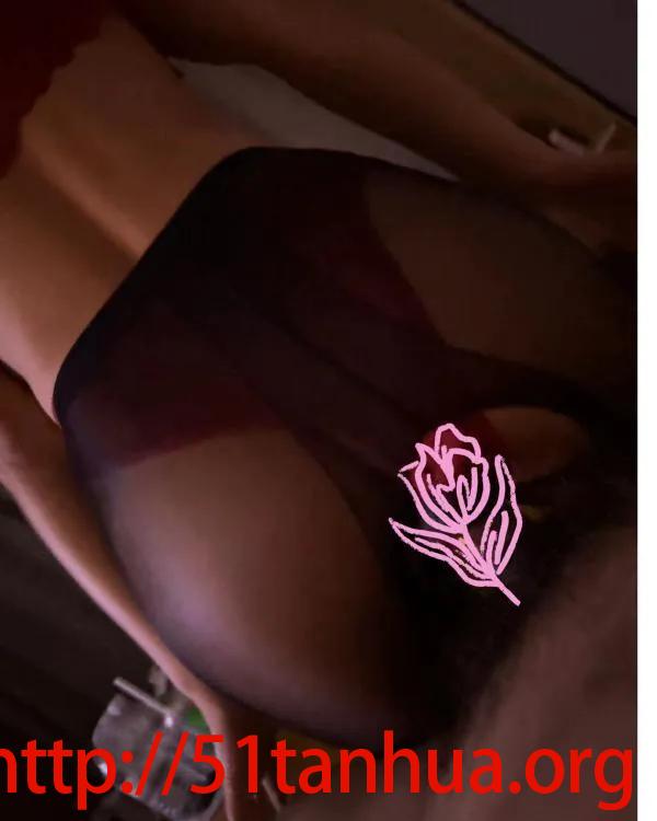 长腿翘臀小骚妇