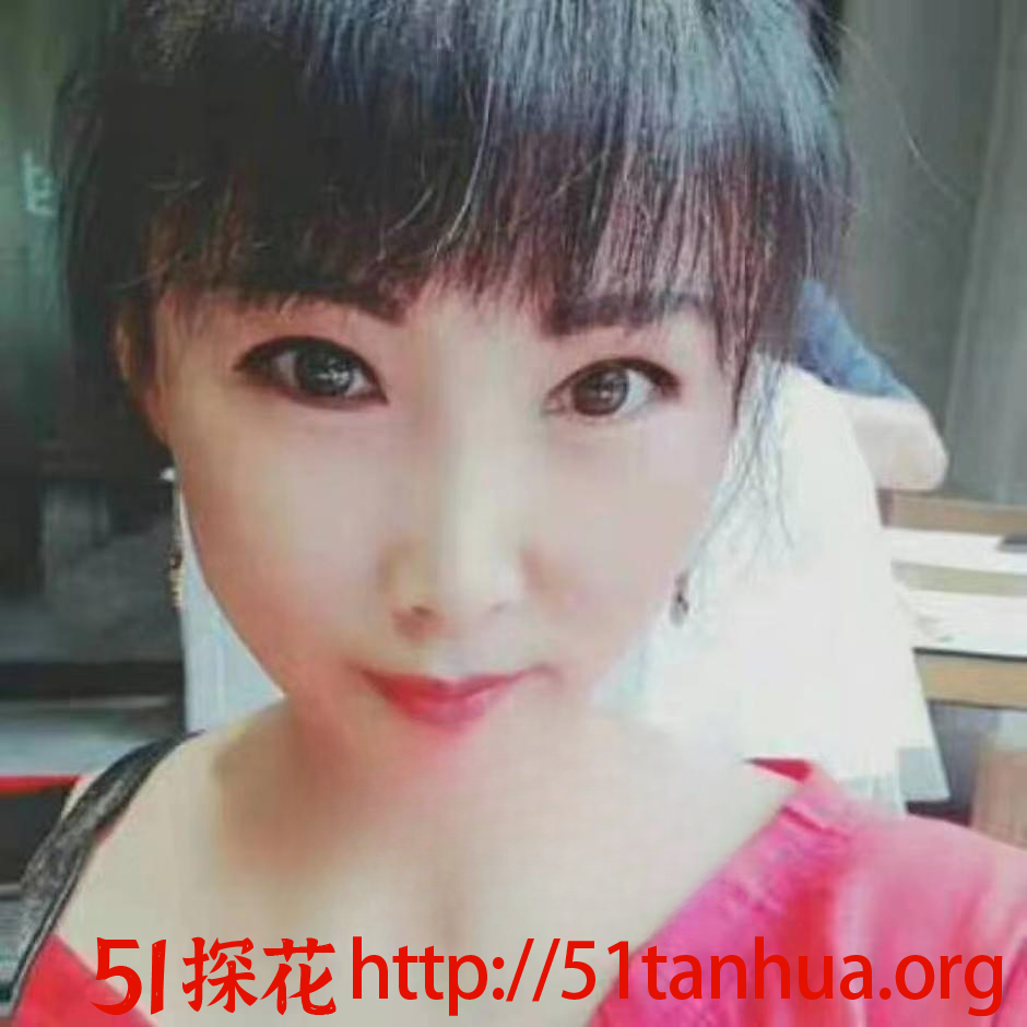 威海振华夜市的少妇